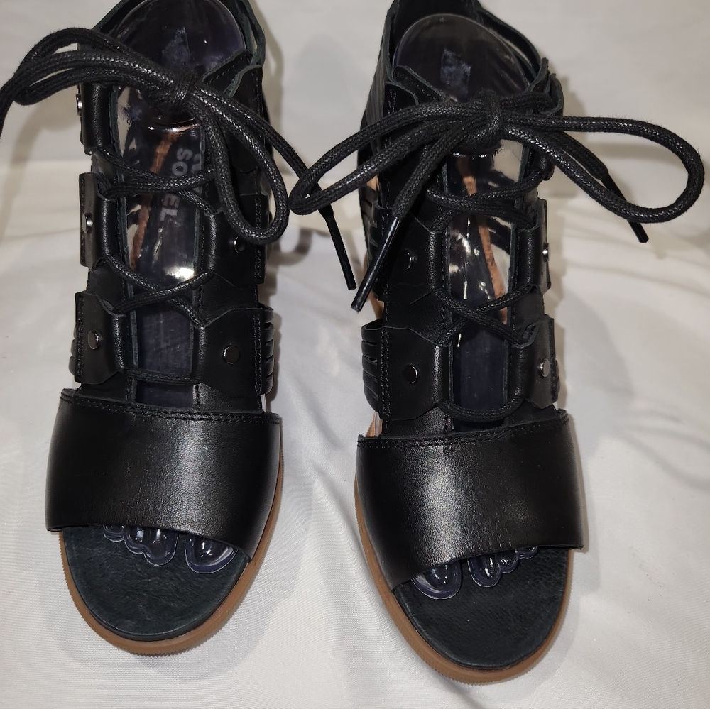 Sorel Joanie II Lace Huarache Black and Tan Wedge Sandals. Size 7.5 - Picture 5 of 10